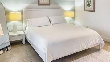 Ferros/tábuas de passar roupa, acesso à internet, roupa de cama