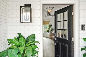 Interior - Wrightsville Haven—modern comfort just minutes from Wrightsville Beach. (Wilmington)