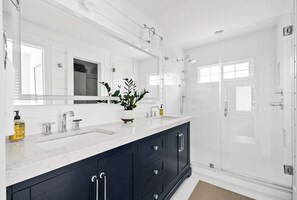 Suihku, ympäristöystävälliset hygieniatuotteet, hiustenkuivaaja