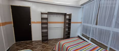 Tabla de planchar con plancha y wifi