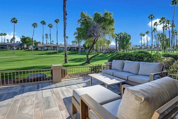 Terrace/patio - V3954 - Impatiens Luxe Retreat (Palm Desert)