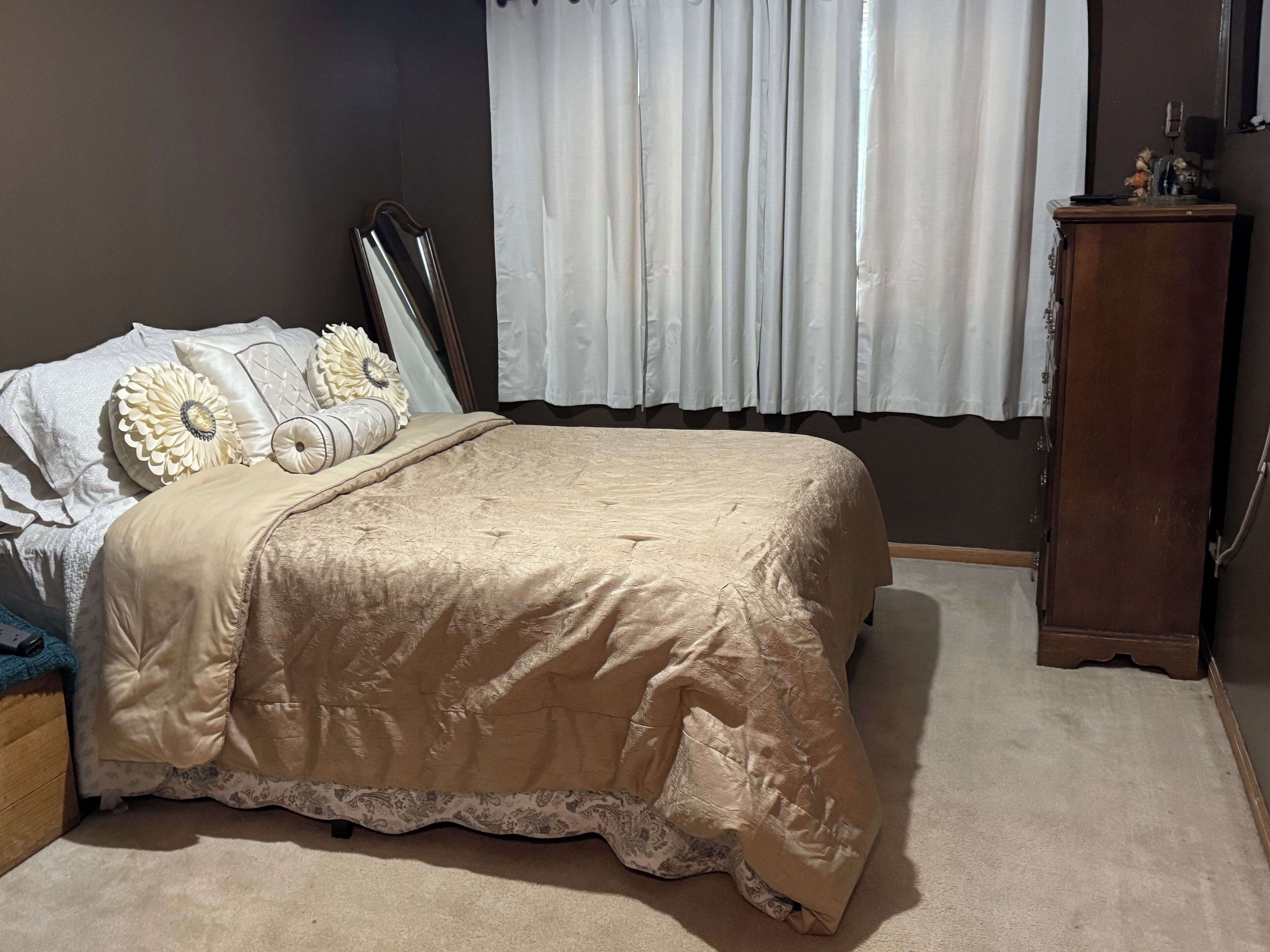 5 chambres, fer et planche à repasser, lit parapluie, Wi-Fi gratuit