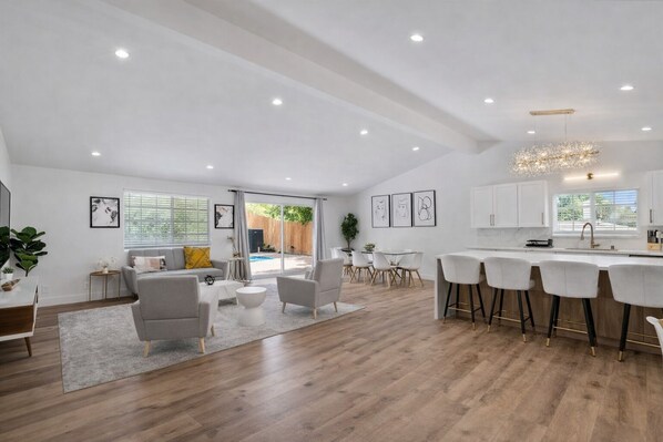 Interior - Stunning Poolside Getaway (Los Angeles)