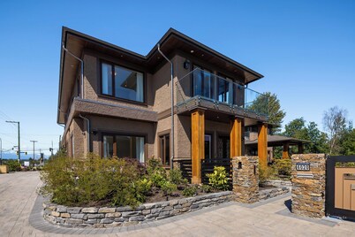 Vanvoucer Stay -- Brand New Stylish Home Next To YVR Vancouver AirPort