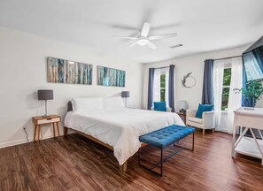 Tabla de planchar con plancha, wifi y ropa de cama 