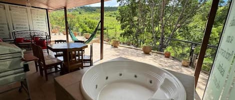 屋外ダイニングエリア