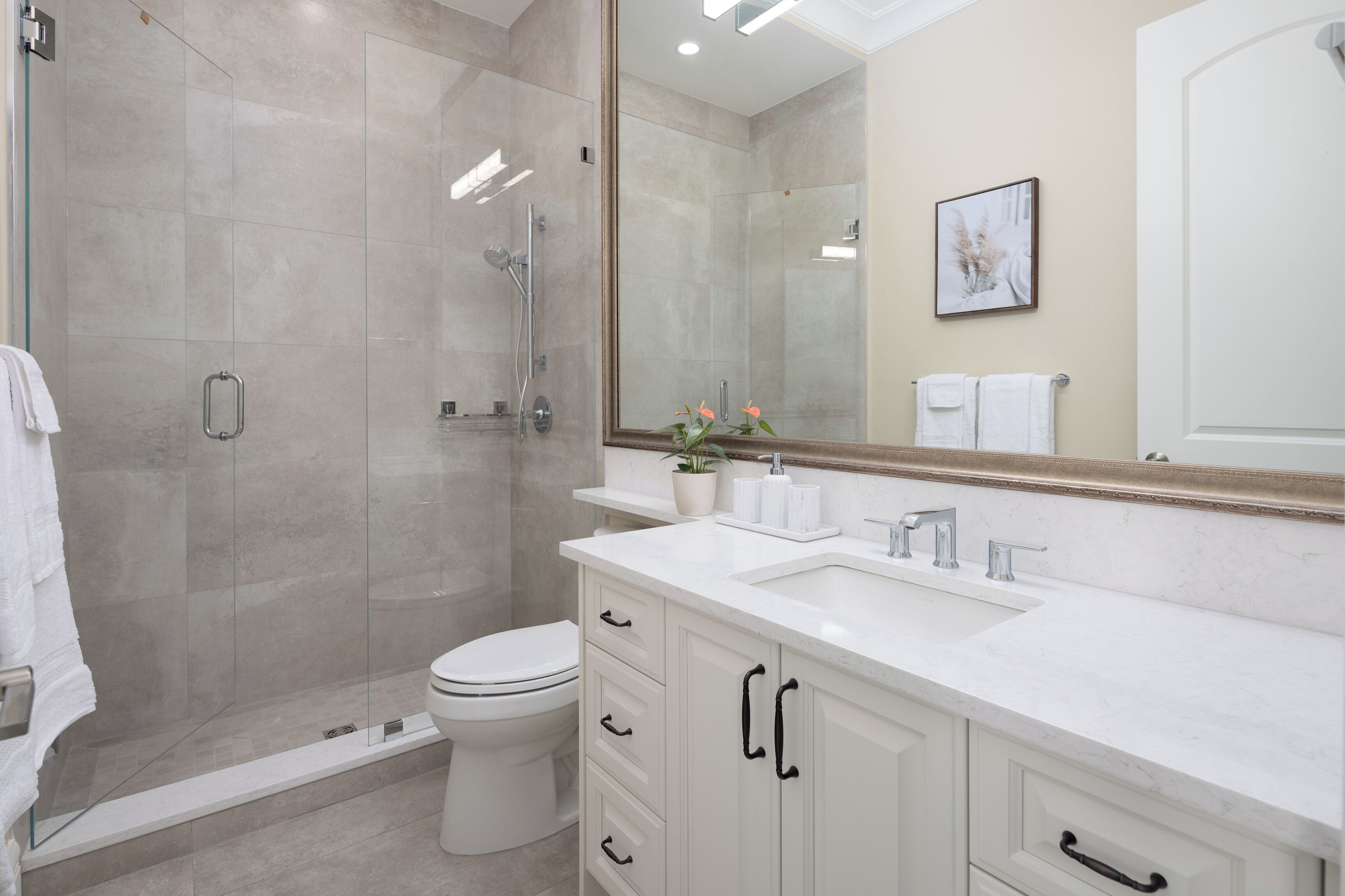 Dusche, Haartrockner, Handtücher, Seife