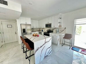 Mikrowelle, Ofen, Herdplatte, Geschirrspüler