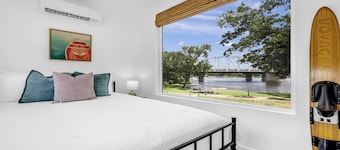 The Boasis: Tiny Haus on Inks Lake