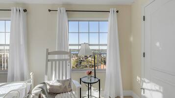 Ferros/tábuas de passar roupa, acesso à internet, roupa de cama