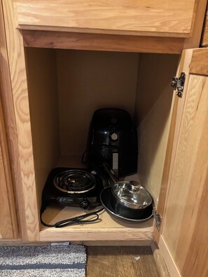 Coffee and/or coffee maker - The Cozy cabin (Wasilla)