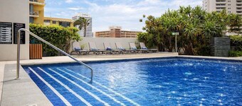 High-Floor Hilton 2BR w/ Ocean Views & Pool