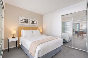 2 bedrooms - High-Floor Hilton 2BR w/ Ocean Views & Pool (Gold Coast)