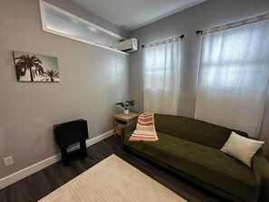 Smart TV - Historic Modern 1-bedroom apartment in vibrant Tampa (Tampa)