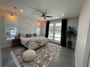 Strykjärn/strykbräda, internet och sängkläder