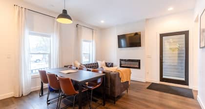 Spacious 4BR Retreat | Steps to Downtown Fernie