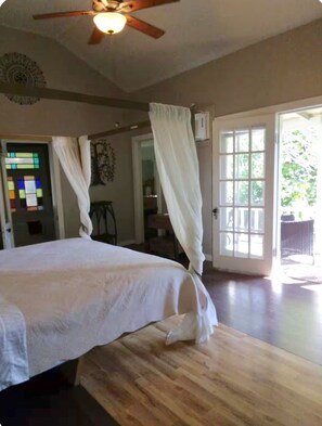 WiFi, bed sheets - Stepping Stones Townhouse on Spring Street (Eureka Springs)