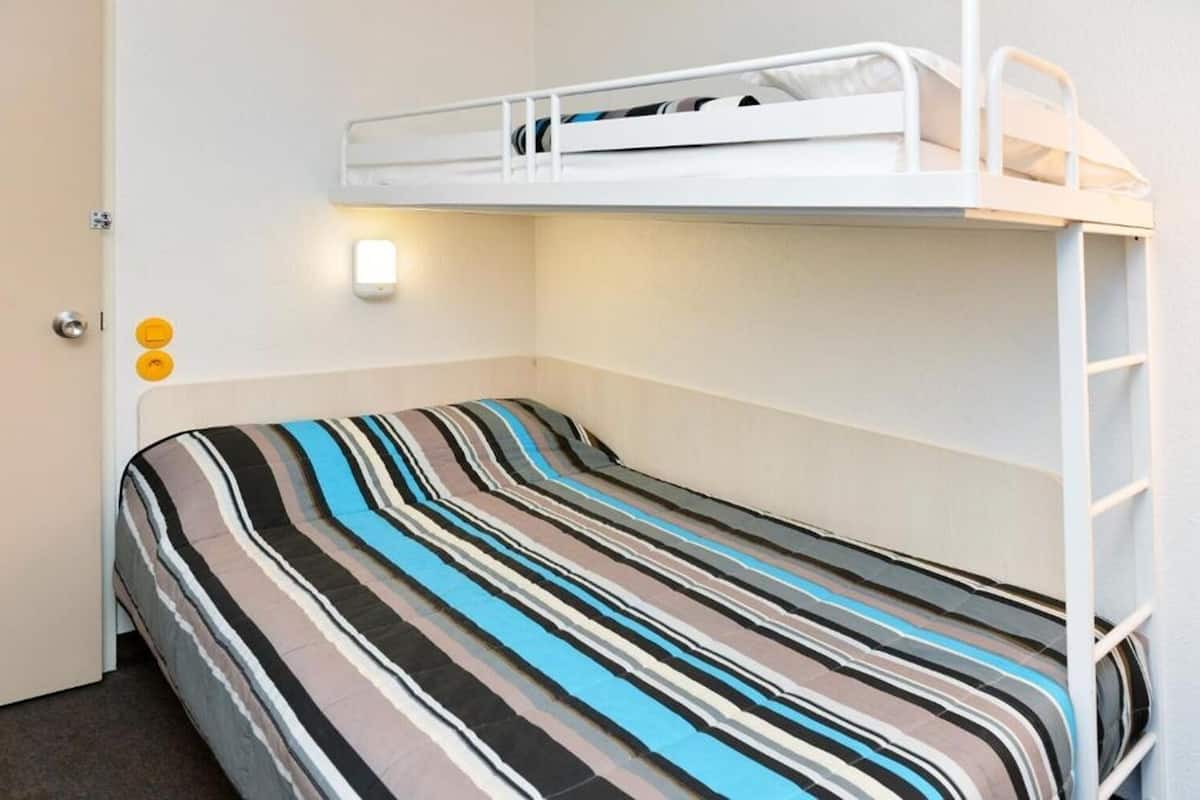 Economy-rum - tillgänglighetsanpassat för personer med begränsad rörlighet - icke-rökare | Mörkläggningsgardiner, strykjärn/strykbräda och gratis wi-fi