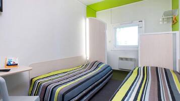 Cortinas opacas, tabla de planchar con plancha, wifi gratis