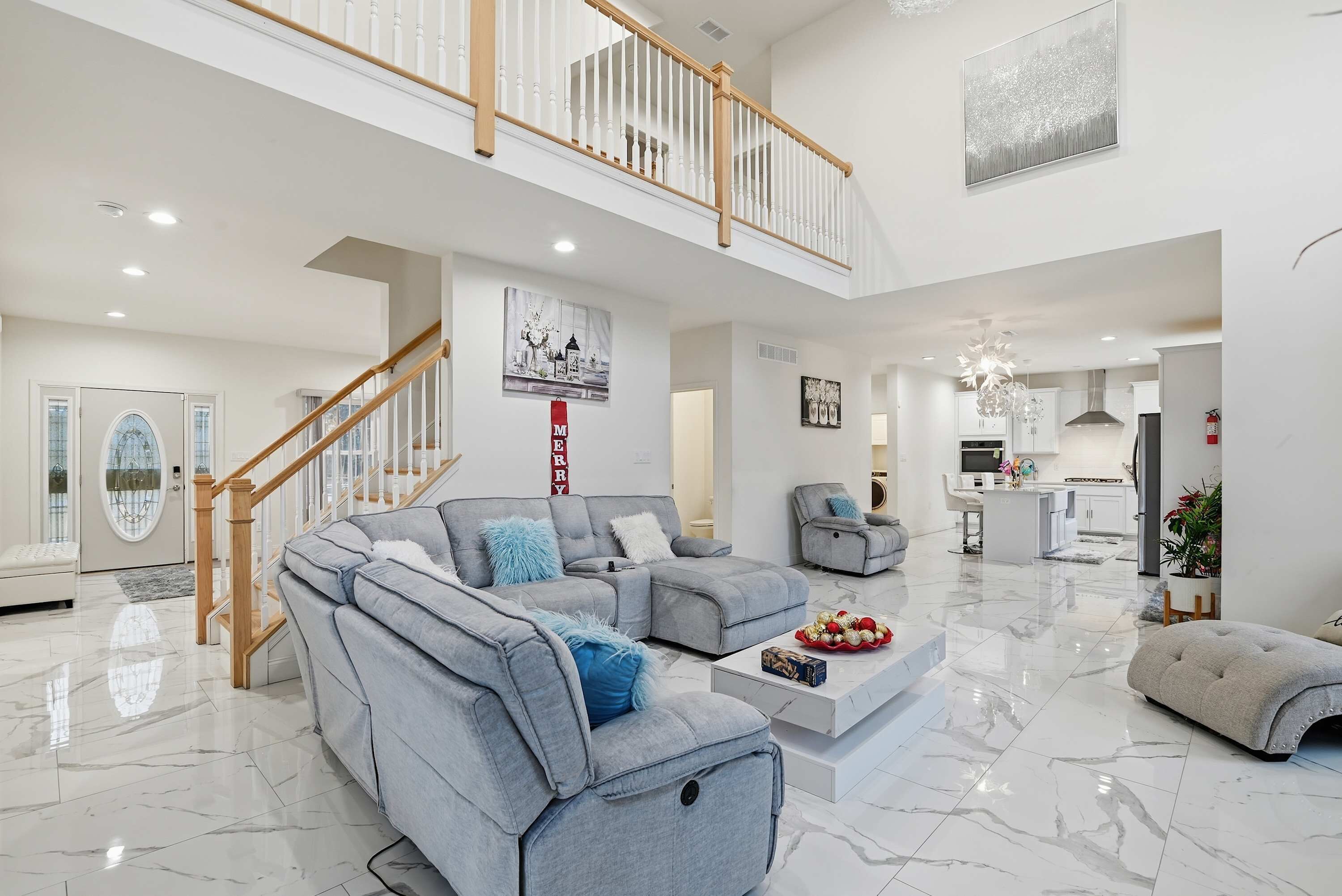 Télévision, cheminée, espaces bureaux