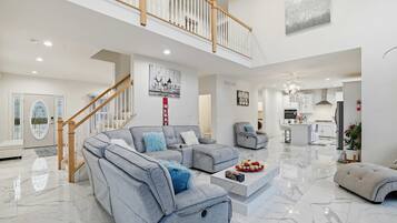 Télévision, cheminée, espaces bureaux