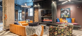 The Executive | 2BR | Rooftop Pool + Fireplace