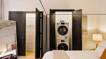 1 bedroom, desk, iron/ironing board, WiFi