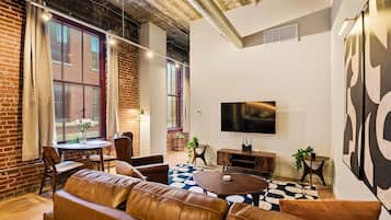 Een televisie en een kantoor