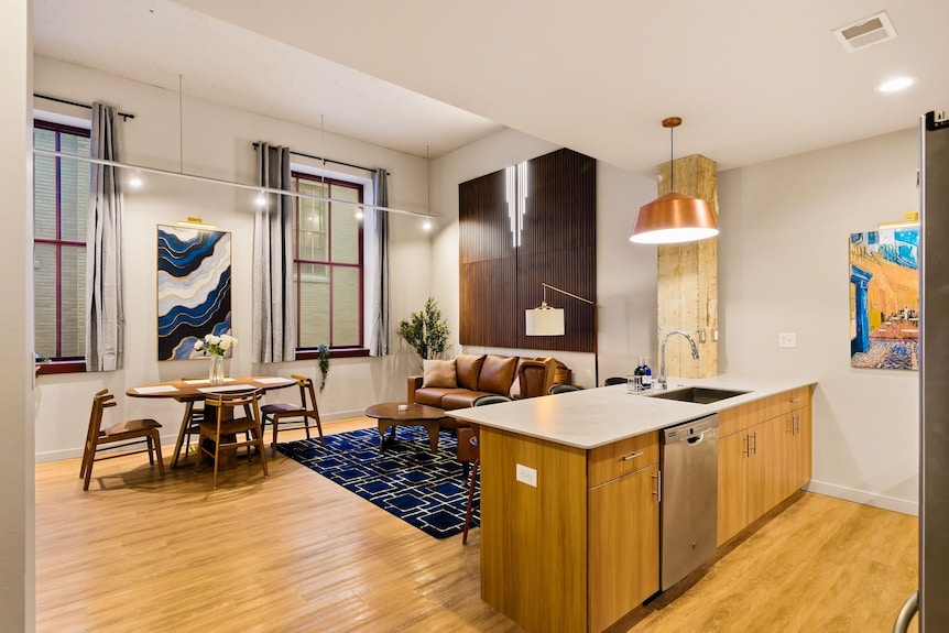 The Icon | 1br | Rooftop Pool + King Bed + Wd - St. Louis, MO