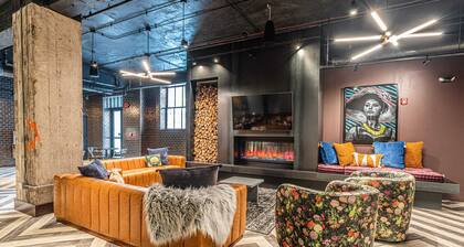 The Icon | 1BR | Rooftop Pool + King Bed + WD