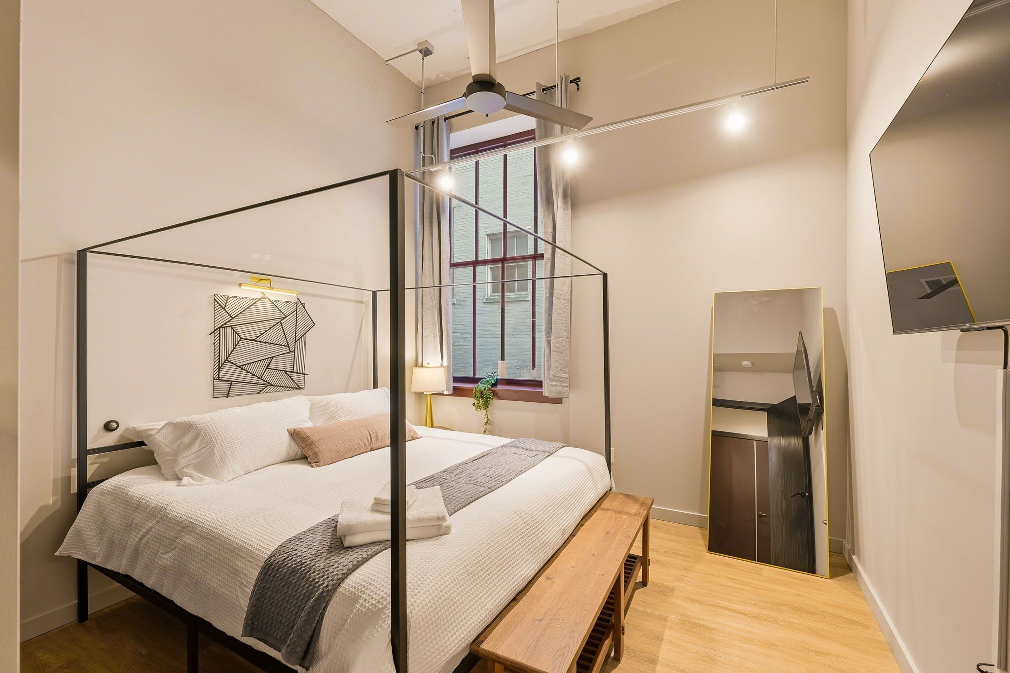 1 chambre, bureau, fer et planche à repasser, Wi-Fi