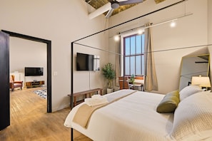 2 habitaciones, escritorio, tabla de planchar con plancha y wifi 