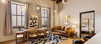 The Paragon | 2BR | Rooftop Pool + King Bed + WD