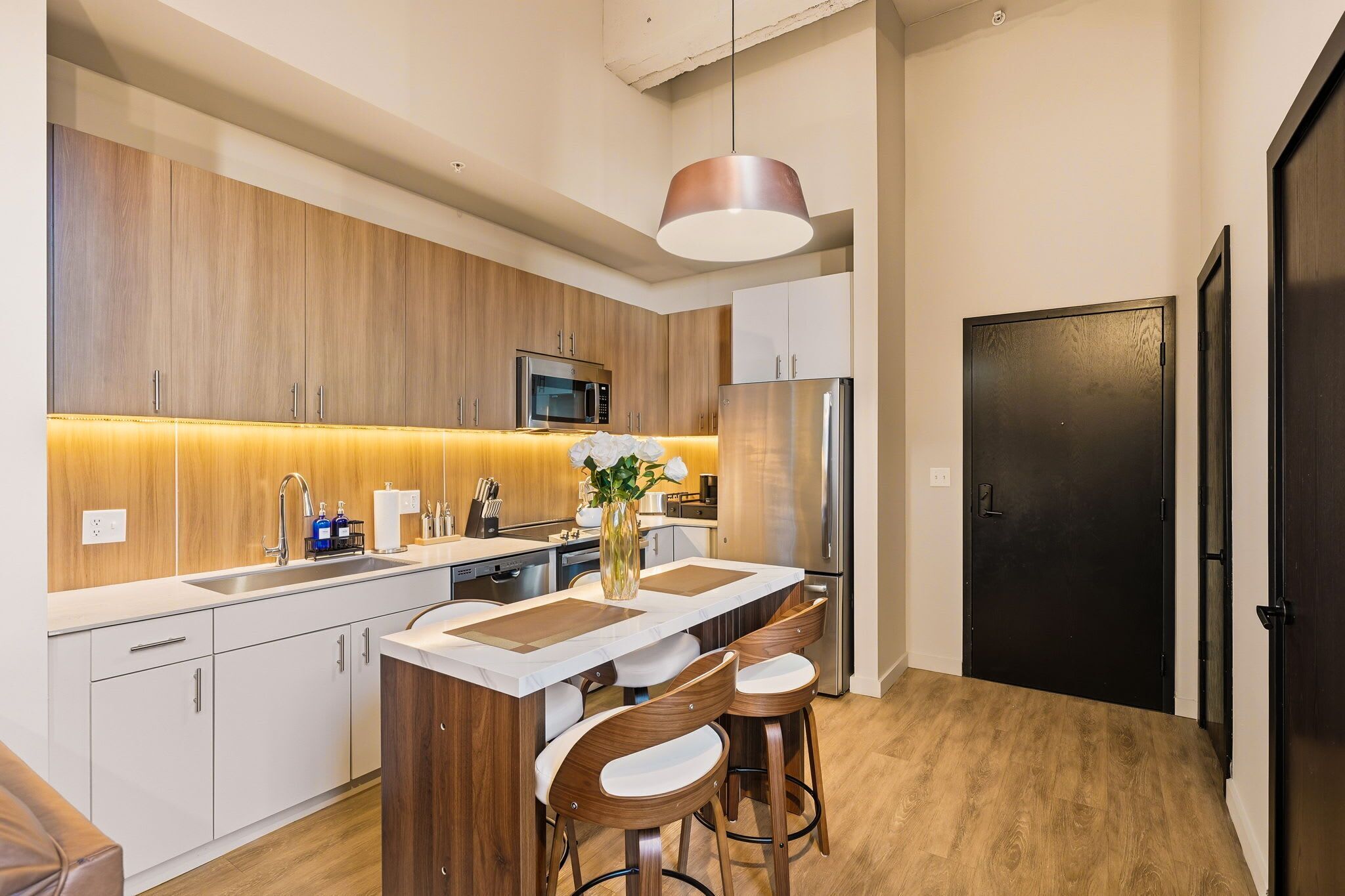 Refrigerador, microondas, horno y parrilla de estufa 