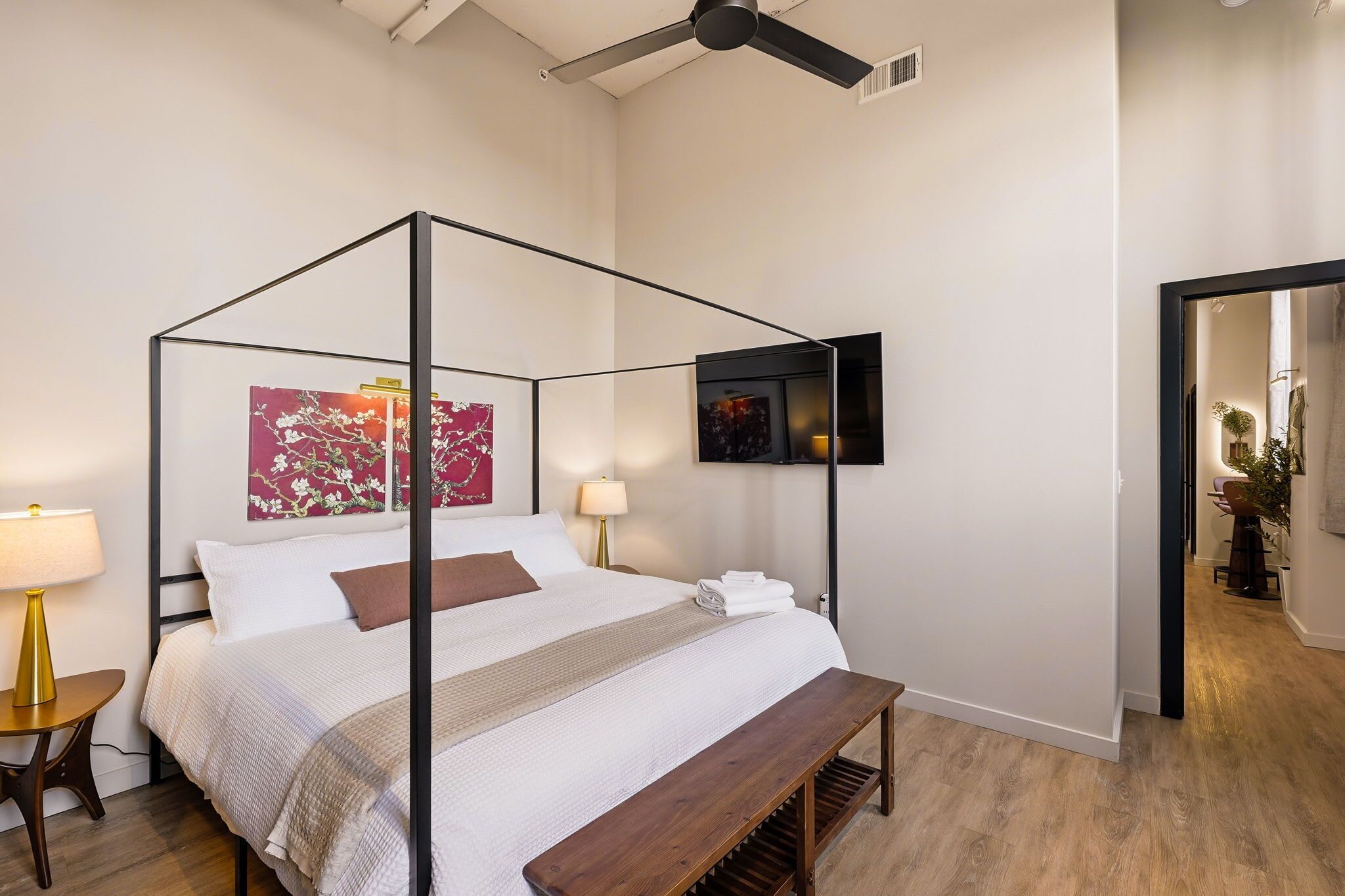 1 bedroom, desk, iron/ironing board, WiFi