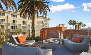 Terrace/patio - Spacious 4-bedroom house in gorgeous Santa Monica with AC (Santa Monica)