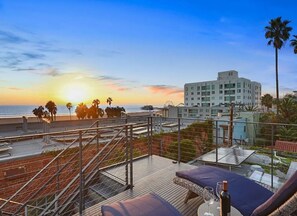 Terrace/patio - Spacious 4-bedroom house in gorgeous Santa Monica with AC (Santa Monica)