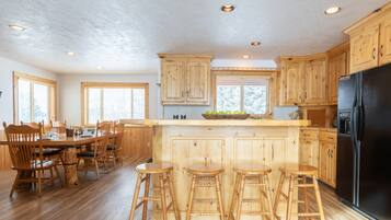 Chalet (4 Bedrooms) | Interior