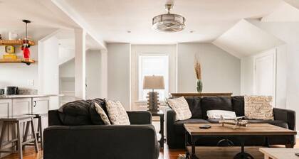 Charming Condo Historic Comfort Access