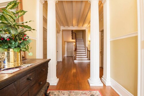 Charming Condo Historic Comfort Access
