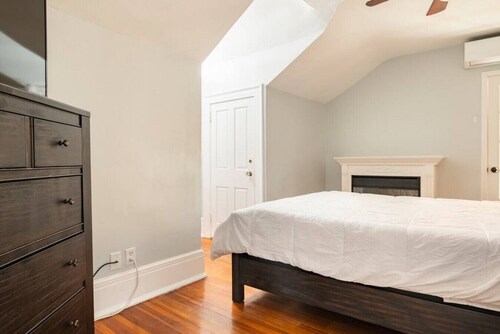 Charming Condo Historic Comfort Access