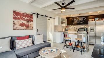 House (1 Bedroom) | Interior