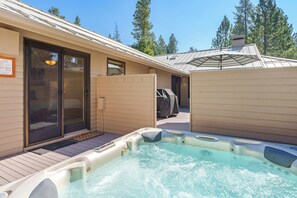Interior - Charming Hot Tub Home Near Sharc (Bend)
