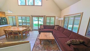 Interior - Circle 4 Condo 14 (Bend)