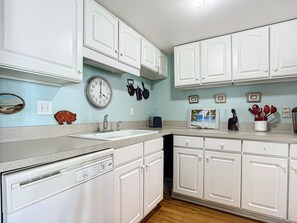 Interior - Colony Beach Club 146 - Cottage By The Sea (New Smyrna Beach)