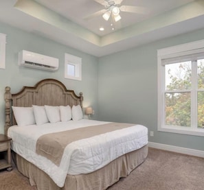 Iron/ironing board, WiFi, bed sheets - Spacious 2-bedroom condo in marvelous Branson, MO. Overlooking Table Rock Lake (Branson)
