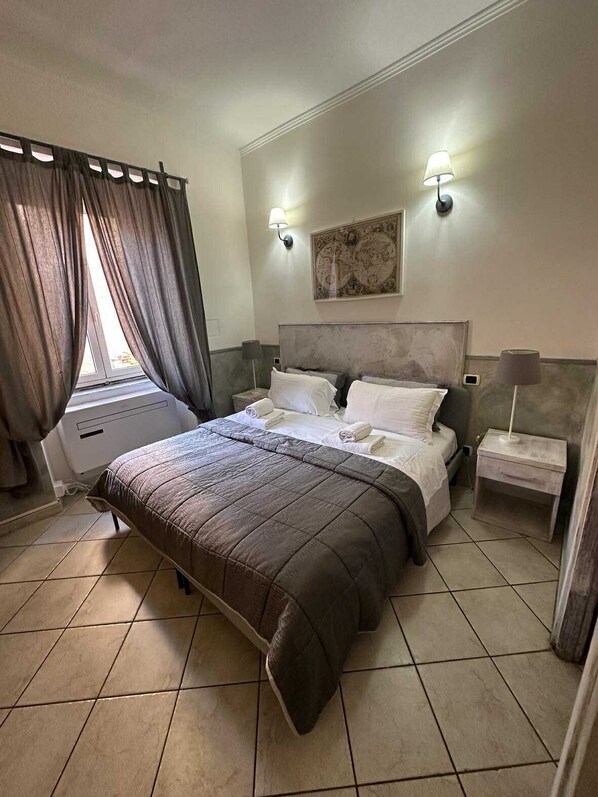 Double or Twin Room, City View | Desk, free WiFi - Guest House Maison Indipendenza (Rome)