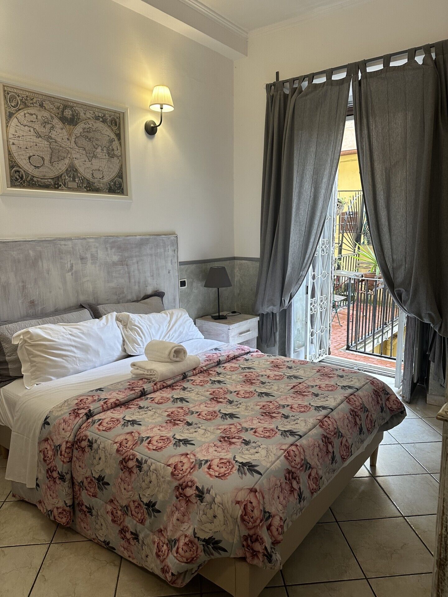 Room, 1 Double Bed, Balcony, Courtyard View | Desk, free WiFi