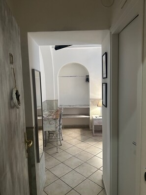 Room | Desk, free WiFi