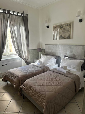 Double or Twin Room, City View | Desk, free WiFi - Guest House Maison Indipendenza (Rome)